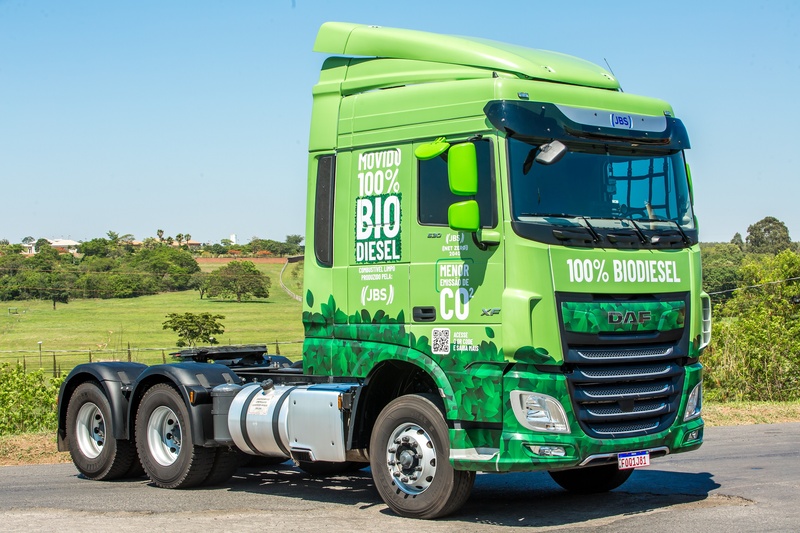 Caminhão abastecido com 100% de biodiesel completa 1 ano no Brasil 