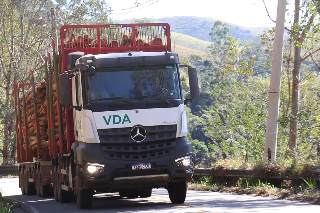 VDA reforça frota com 36 Arocs para nova demanda de transporte florestal