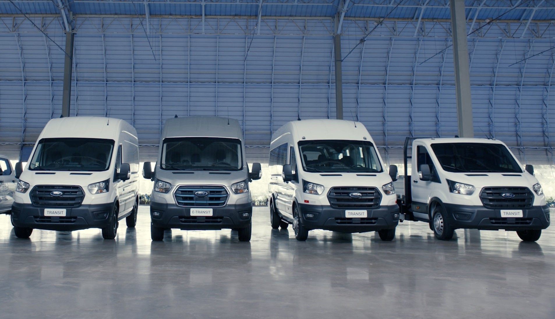 Ford já faturou quase R$ 2 bilhões com a Transit no Brasil