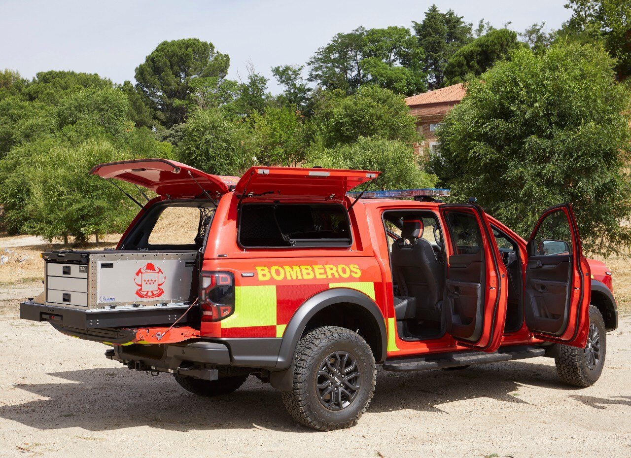 Emergency Ford Ranger De aventura a resgate: Ford Ranger Raptor reforça frota dos bombeiros